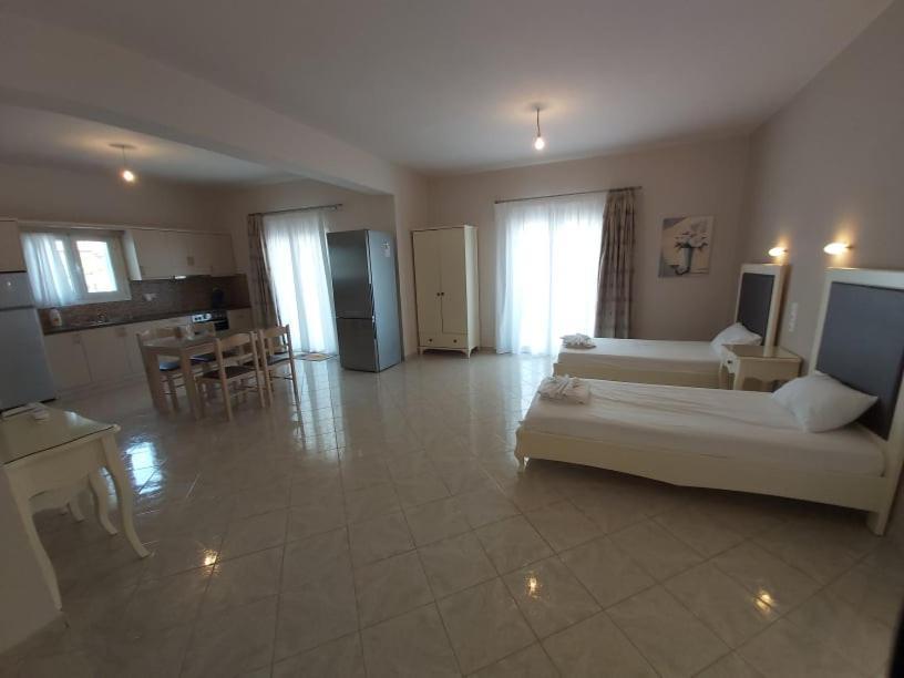 Konstantinos Apartments Амудия Екстериор снимка