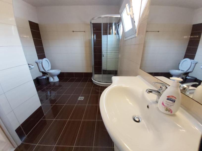 Konstantinos Apartments Амудия Екстериор снимка