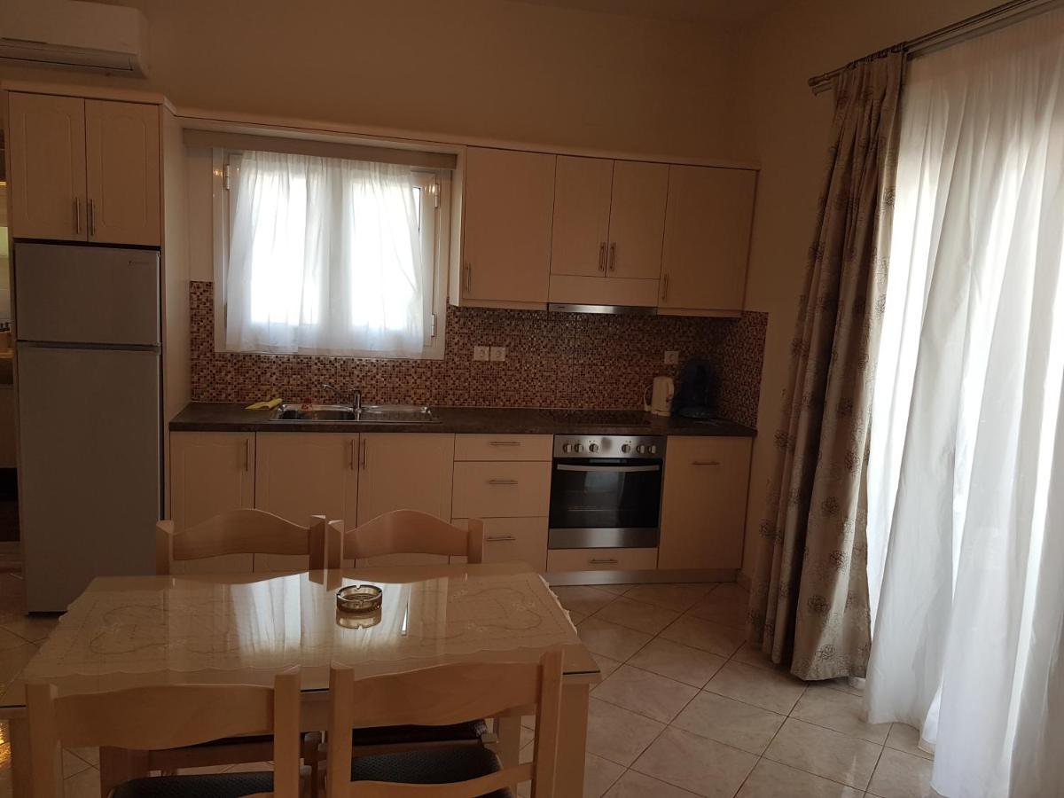 Konstantinos Apartments Амудия Екстериор снимка