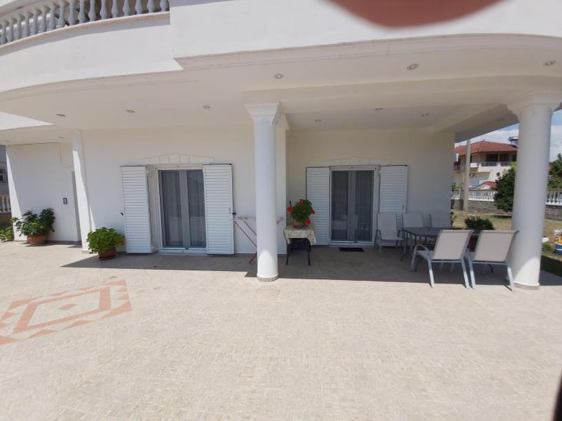 Konstantinos Apartments Амудия Екстериор снимка