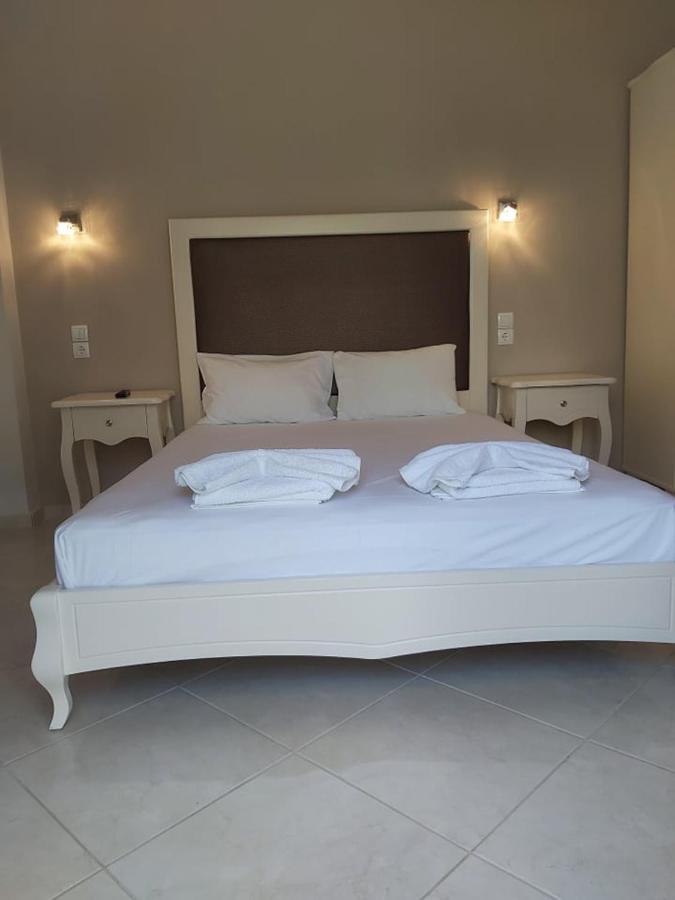 Konstantinos Apartments Амудия Екстериор снимка