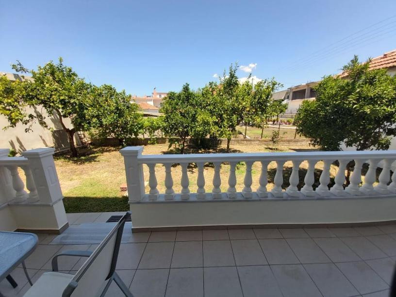 Konstantinos Apartments Амудия Екстериор снимка