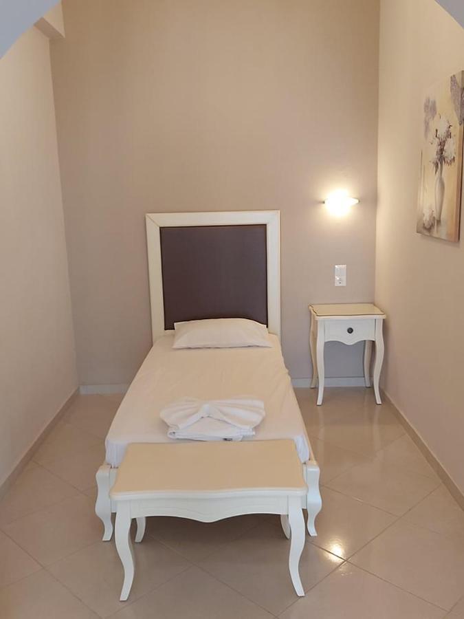 Konstantinos Apartments Амудия Екстериор снимка
