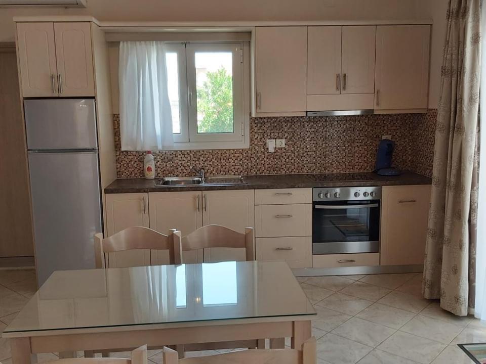 Konstantinos Apartments Амудия Стая снимка